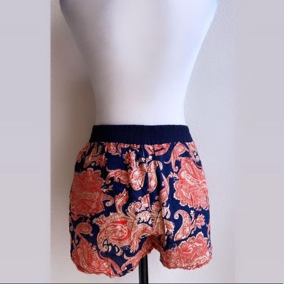 🌹 Blue & Red Paisley Print Loose Fit Shorts 🌹 - Picture 3 of 6